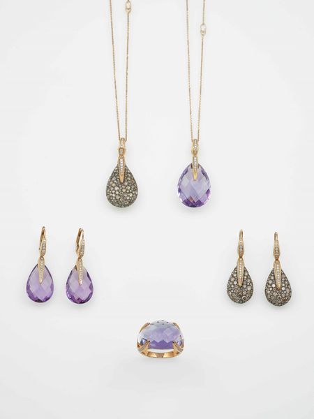 Modello Elisir. Lotto composto da tre paia di orecchini, tre pendenti ed un anello con ametiste e diamanti  - Asta Gioielli Contemporanei - Associazione Nazionale - Case d'Asta italiane