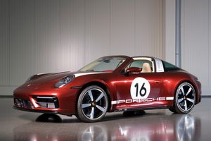 Porsche - 911 Targa 4S Heritage Design Edition (Porsche)
