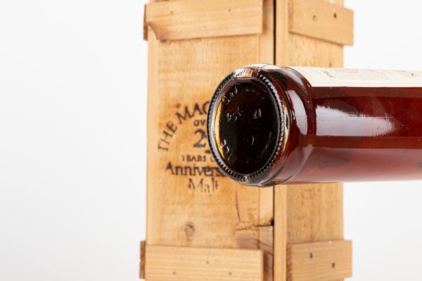 Scozia : Macallan Anniversary Malt 25 YO  - Asta Vini e Distillati - Associazione Nazionale - Case d'Asta italiane