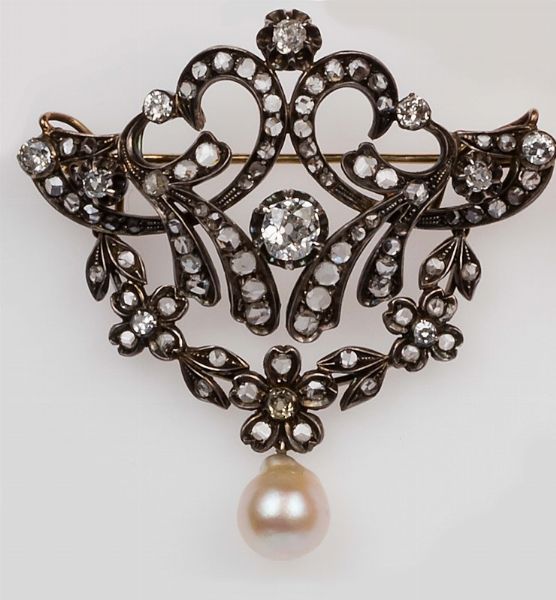 Spilla con diamanti di vecchio taglio ed una perla  - Asta Fine Coral Jewels - Associazione Nazionale - Case d'Asta italiane