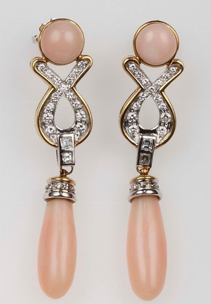 Demi-parure composta da orecchini ed anello con corallo rosa e diamanti  - Asta Fine Coral Jewels - Associazione Nazionale - Case d'Asta italiane