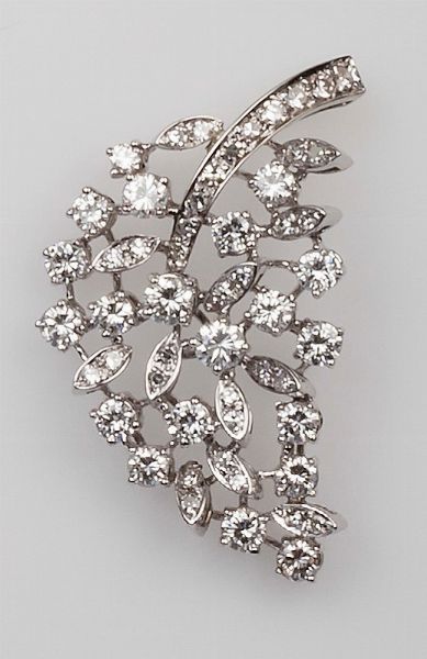 Pendente con diamanti taglio rotondo e navette  - Asta Fine Coral Jewels - Associazione Nazionale - Case d'Asta italiane