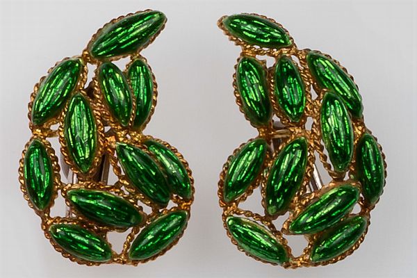 Orecchini con smalto verde  - Asta Fine Coral Jewels - Associazione Nazionale - Case d'Asta italiane