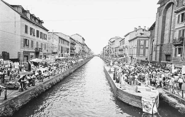 Walter Battistessa : Milano, Festa dei Navigli  - Asta Fotografia: Under 1K - Associazione Nazionale - Case d'Asta italiane
