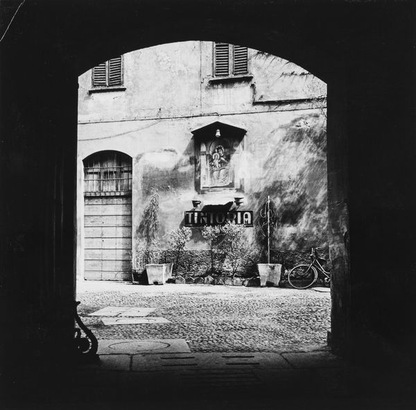 Virgilio Carnisio : Corso di Porta Romana, Milano  - Asta Fotografia: Under 1K - Associazione Nazionale - Case d'Asta italiane