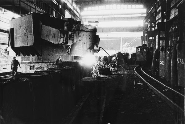 Edoardo Mari : Senza titolo (Industrie)  - Asta Fotografia: Under 1K - Associazione Nazionale - Case d'Asta italiane