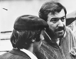 Walter Battistessa - Milano, P.zza Santo Stefano, Mario Capanna a colloquio con Toscano