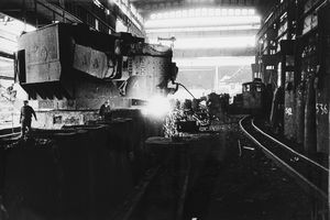 Edoardo Mari : Senza titolo (Industrie)  - Asta Fotografia: Under 1K - Associazione Nazionale - Case d'Asta italiane