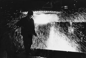 Edoardo Mari : Senza titolo (Industrie)  - Asta Fotografia: Under 1K - Associazione Nazionale - Case d'Asta italiane