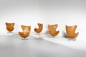 ARNE JACOBSEN - Cinque poltrone Egg Chair per Fritz Hansen.