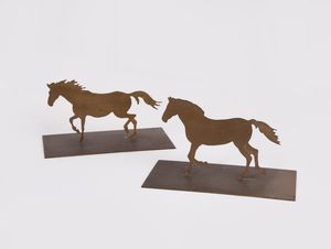 MARIO CEROLI - Lotto di due sculture raffiguranti Cavallo in corsa