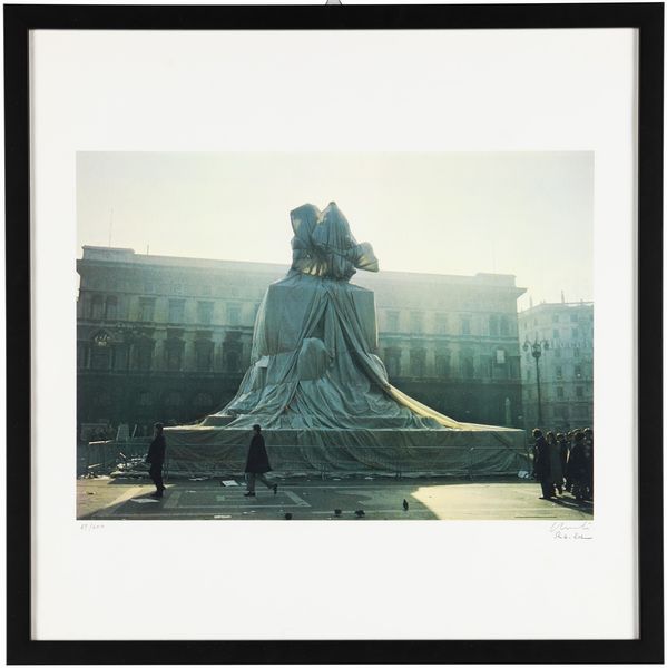 Christo : Wrapped Monumento to Vittorio Emanuele, Piazza del Duomo, Milano 1970  - Asta Grafica Internazionale e Multipli d'Autore - Associazione Nazionale - Case d'Asta italiane
