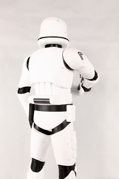 Grande figura interattiva di Stormtrooper, Star Wars, con suoni  - Asta Grafica Internazionale e Multipli d'Autore - Associazione Nazionale - Case d'Asta italiane