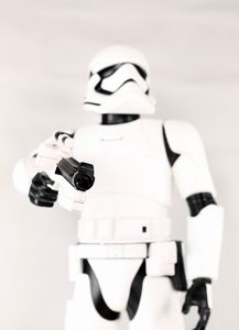 Grande figura interattiva di Stormtrooper, Star Wars, con suoni  - Asta Grafica Internazionale e Multipli d'Autore - Associazione Nazionale - Case d'Asta italiane