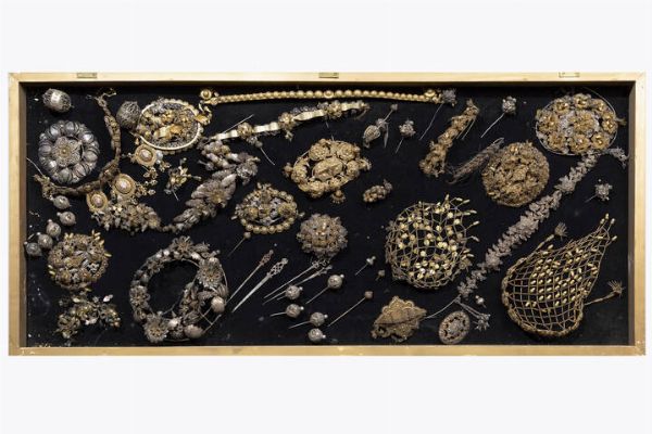 COLLEZIONE DI  54 ORNAMENTI PER CAPELLI  - Asta Gioielli  - Associazione Nazionale - Case d'Asta italiane