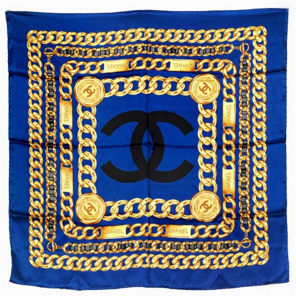 CHANEL : CHANEL FOULARD CATENE  - Asta VINTAGE: BORSE E ACCESSORI DI HERMES, LOUIS VUITTON E ALTRE GRANDI MAISON - Associazione Nazionale - Case d'Asta italiane