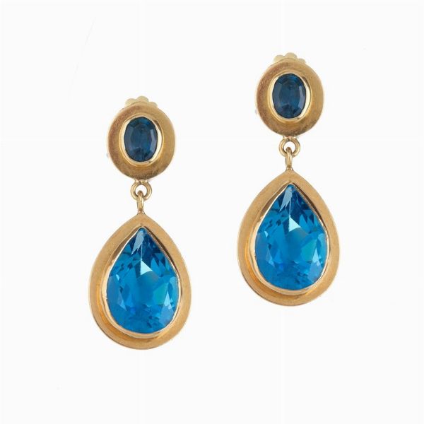 PAIO DI ORECCHINI PENDENTI CON QUARZI BLU  - Asta Gioielli  - Associazione Nazionale - Case d'Asta italiane