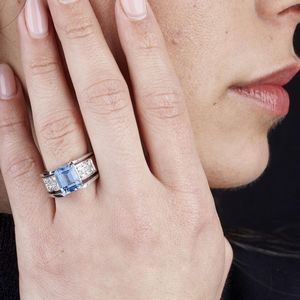 ANELLO A FASCIA CON ACQUAMARINA E DIAMANTI  - Asta Gioielli  - Associazione Nazionale - Case d'Asta italiane
