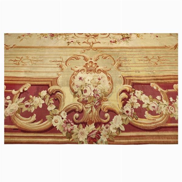 GRANDE E IMPORTANTE TAPPETO AUBUSSON, FRANCIA, SECONDA METÀ SECOLO XIX  - Asta INTERNATIONAL FINE ART E UNA IMPORTANTE COLLEZIONE DI PENDOLE AU BON SAUVAGE - Associazione Nazionale - Case d'Asta italiane