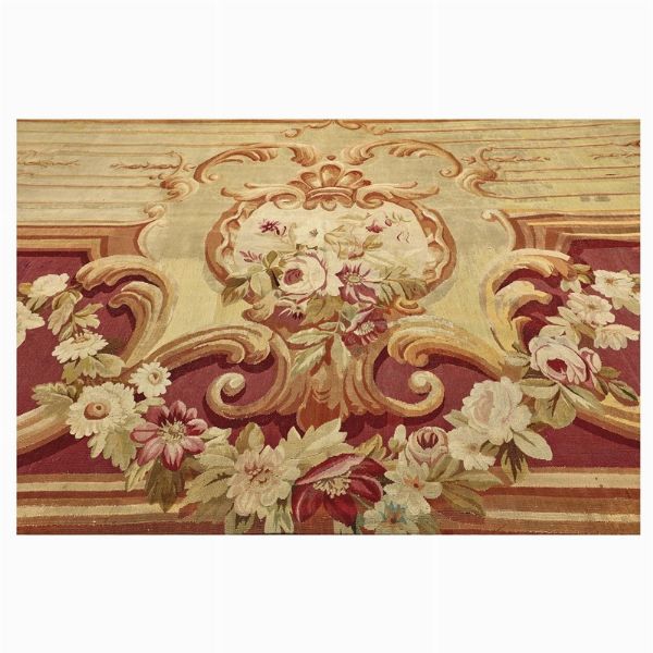 GRANDE E IMPORTANTE TAPPETO AUBUSSON, FRANCIA, SECONDA METÀ SECOLO XIX  - Asta INTERNATIONAL FINE ART E UNA IMPORTANTE COLLEZIONE DI PENDOLE AU BON SAUVAGE - Associazione Nazionale - Case d'Asta italiane