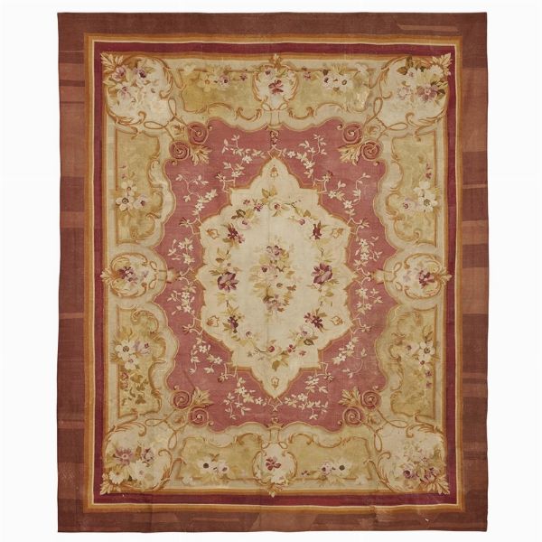TAPPETO AUBUSSON, FRANCIA, SECOLO XIX  - Asta INTERNATIONAL FINE ART E UNA IMPORTANTE COLLEZIONE DI PENDOLE AU BON SAUVAGE - Associazione Nazionale - Case d'Asta italiane