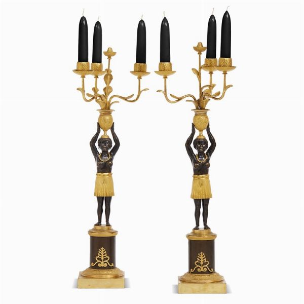 COPPIA DI CANDELABRI, PARIGI, 1800-1810  - Asta INTERNATIONAL FINE ART E UNA IMPORTANTE COLLEZIONE DI PENDOLE AU BON SAUVAGE - Associazione Nazionale - Case d'Asta italiane
