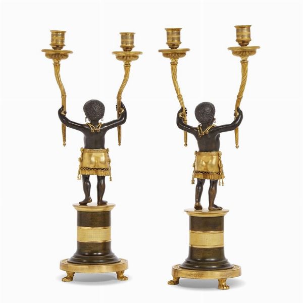 COPPIA DI CANDELABRI, DEVERBERIE & CIE., PARIGI, 1800-1810  - Asta INTERNATIONAL FINE ART E UNA IMPORTANTE COLLEZIONE DI PENDOLE AU BON SAUVAGE - Associazione Nazionale - Case d'Asta italiane