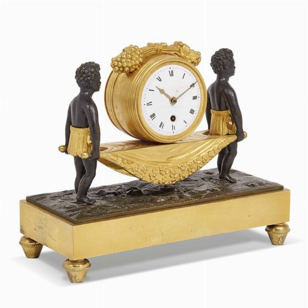 PICCOLO OROLOGIO DA TAVOLO, FRANCIA, INIZI SECOLO XIX  - Asta INTERNATIONAL FINE ART E UNA IMPORTANTE COLLEZIONE DI PENDOLE AU BON SAUVAGE - Associazione Nazionale - Case d'Asta italiane