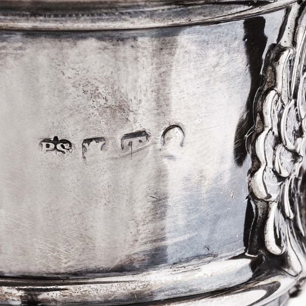 CAFFETTIERA CON FORNELLINO, PAUL STORR, LONDRA, INIZI SECOLO XIX  - Asta INTERNATIONAL FINE ART E UNA IMPORTANTE COLLEZIONE DI PENDOLE AU BON SAUVAGE - Associazione Nazionale - Case d'Asta italiane