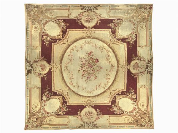 GRANDE TAPPETO AUBUSSON, FRANCIA, SECOLO XIX    - Asta INTERNATIONAL FINE ART E UNA IMPORTANTE COLLEZIONE DI PENDOLE AU BON SAUVAGE - Associazione Nazionale - Case d'Asta italiane