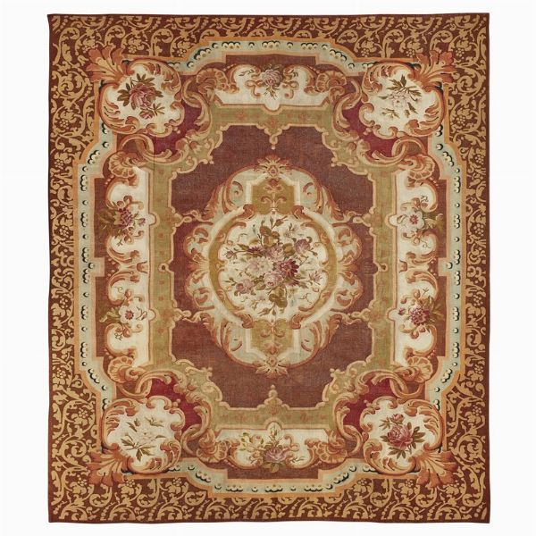 TAPPETO AUBUSSON, FRANCIA, SECOLO XX  - Asta INTERNATIONAL FINE ART E UNA IMPORTANTE COLLEZIONE DI PENDOLE AU BON SAUVAGE - Associazione Nazionale - Case d'Asta italiane