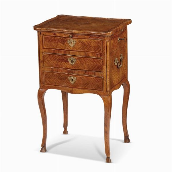 TAVOLINO DA CENTRO, PIEMONTE, SECOLO XVIII  - Asta INTERNATIONAL FINE ART E UNA IMPORTANTE COLLEZIONE DI PENDOLE AU BON SAUVAGE - Associazione Nazionale - Case d'Asta italiane