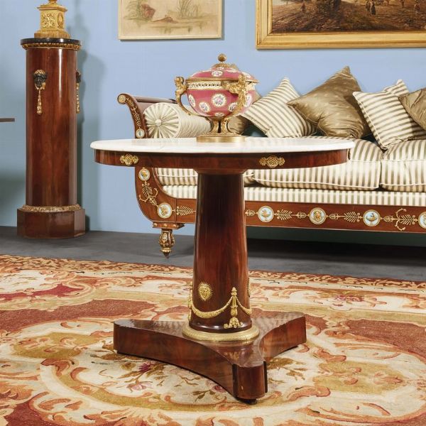 COPPA DA CENTRO CON COPERCHIO, FRANCIA, SECOLO XIX  - Asta INTERNATIONAL FINE ART E UNA IMPORTANTE COLLEZIONE DI PENDOLE AU BON SAUVAGE - Associazione Nazionale - Case d'Asta italiane