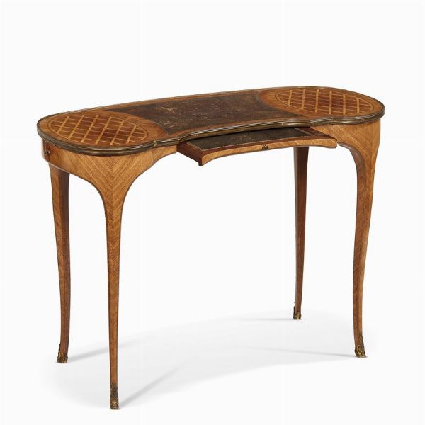 PICCOLO TAVOLO DA LAVORO, FRANCIA, SECOLO XIX  - Asta INTERNATIONAL FINE ART E UNA IMPORTANTE COLLEZIONE DI PENDOLE AU BON SAUVAGE - Associazione Nazionale - Case d'Asta italiane