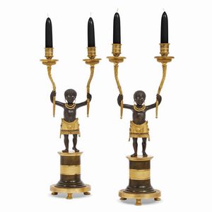 COPPIA DI CANDELABRI, DEVERBERIE & CIE., PARIGI, 1800-1810  - Asta INTERNATIONAL FINE ART E UNA IMPORTANTE COLLEZIONE DI PENDOLE AU BON SAUVAGE - Associazione Nazionale - Case d'Asta italiane