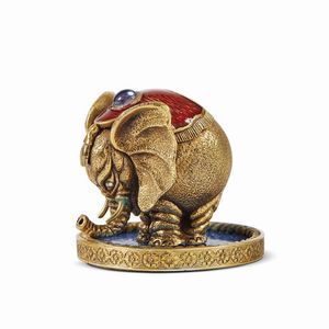 UOVO "IMPERIALE", BOTTEGA FABERG&Eacute;, RUSSIA, INIZIO XX SECOLO  - Asta INTERNATIONAL FINE ART E UNA IMPORTANTE COLLEZIONE DI PENDOLE �AU BON SAUVAGE� - Associazione Nazionale - Case d'Asta italiane