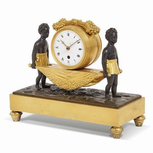PICCOLO OROLOGIO DA TAVOLO, FRANCIA, INIZI SECOLO XIX  - Asta INTERNATIONAL FINE ART E UNA IMPORTANTE COLLEZIONE DI PENDOLE AU BON SAUVAGE - Associazione Nazionale - Case d'Asta italiane