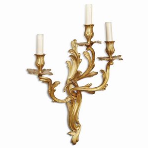 QUATTRO APPLIQUES, FRANCIA, SECOLO XIX  - Asta INTERNATIONAL FINE ART E UNA IMPORTANTE COLLEZIONE DI PENDOLE AU BON SAUVAGE - Associazione Nazionale - Case d'Asta italiane