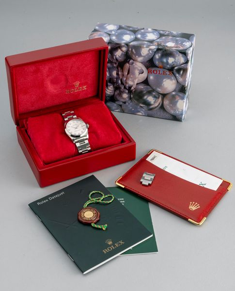 ROLEX : Fine ed elegante Datejust in acciaio con ghiera liscia, quadrante Argent con indici delle ore in brillanti, misura media, accompagnato da scatola e garanzia  - Asta Orologi da Polso e da Tasca - Associazione Nazionale - Case d'Asta italiane