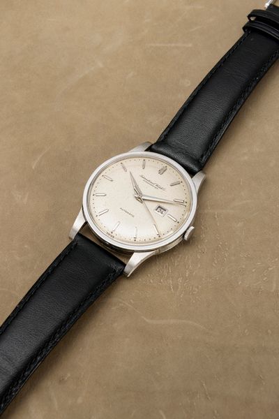 IWC : Raro ed attraente orologio automatico in platino 950, quadrante Argent� con indici applicati e datario  - Asta Orologi da Polso e da Tasca - Associazione Nazionale - Case d'Asta italiane