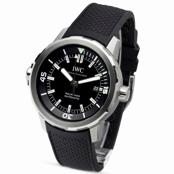 IWC : Aquatimer impermeabile mai indossato, dotato di una robusta cassa in acciaio, quadrante nero con sfere ed indici luminescenti, cinturino in gomma accompagnato da scatola e garanzia  - Asta Orologi da Polso e da Tasca - Associazione Nazionale - Case d'Asta italiane