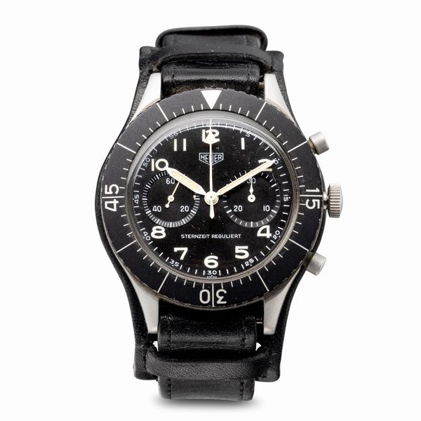 HEUER : Raro ed importante Bund Sterneitz Reguliert in acciaio, cronografo con ritorno in volo due contatori, quadrante nero lucido con numeri Arabi luminosi e cinturino in pelle originale  - Asta Orologi da Polso e da Tasca - Associazione Nazionale - Case d'Asta italiane