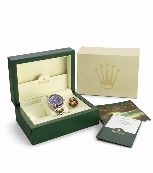 ROLEX : Submariner ref 16613 acciaio e oro, quadrante Blu Soleil movimento automatico con datario, ghiera girevole zigrinata unidirezionale, ancora presenti pellicole parziali e bollino sul fondello, scatola e garanzia  - Asta Orologi da Polso e da Tasca - Associazione Nazionale - Case d'Asta italiane