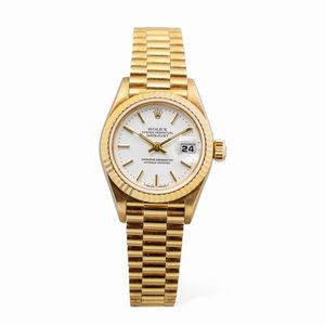 ROLEX - Elegante e classico Lady Datejust ref 69178 in oro giallo 18k, ghiera zigrinata, quadrante bianco con indici a bastone applicati, vetro zaffiro e bracciale President accompagnato da scatola e garanzia