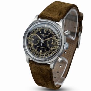 VETTA : Ricercato e pregevole cronografo Impermeabile due contatori in acciaio inossidabile con cassa clamshell, quadrante nero gilt, tasti a pompa accompagnato da astuccio originale e garanzia  - Asta Orologi da Polso e da Tasca - Associazione Nazionale - Case d'Asta italiane