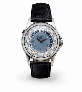 PATEK PHILIPPE - Raffinato ed attraente Worldtime ref 5110P in platino 950, quadrante azzurro con lavorazione circolare Guilloch, disco con 24 fusi orari girevole azionato da pulsante a pressione ad ore 10 accompagnato da Estratto d'Archivio