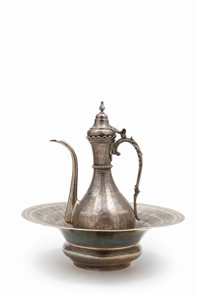 Centrotavola e brocca  - Asta Argenti - Associazione Nazionale - Case d'Asta italiane