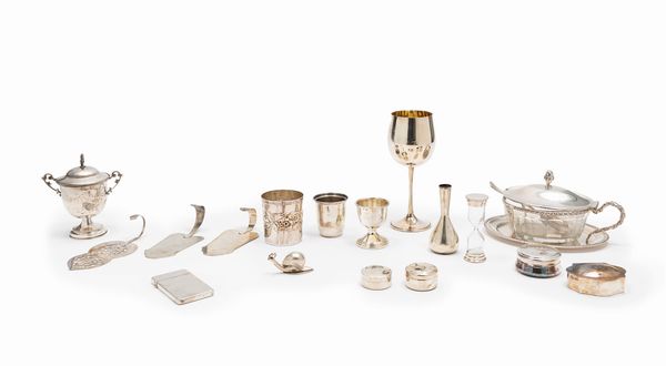 Diciassette oggetti  - Asta Argenti - Associazione Nazionale - Case d'Asta italiane