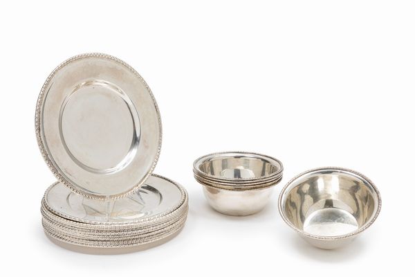 Dodici piatti e sei ciotole  - Asta Argenti - Associazione Nazionale - Case d'Asta italiane