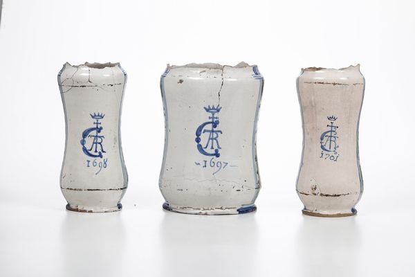 Tre albarelli<BR>Napoli, 1697-1701 circa<BR>  - Asta Maioliche e Porcellane - Associazione Nazionale - Case d'Asta italiane